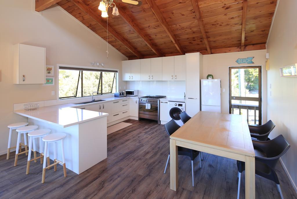 Church Bay Views Oneroa Exterior foto